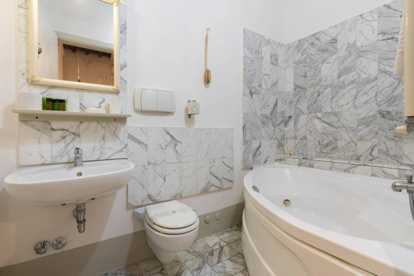 F4 - Santa Croce One Bedroom Flat 2 To 4 Guests Florenz Exterior foto